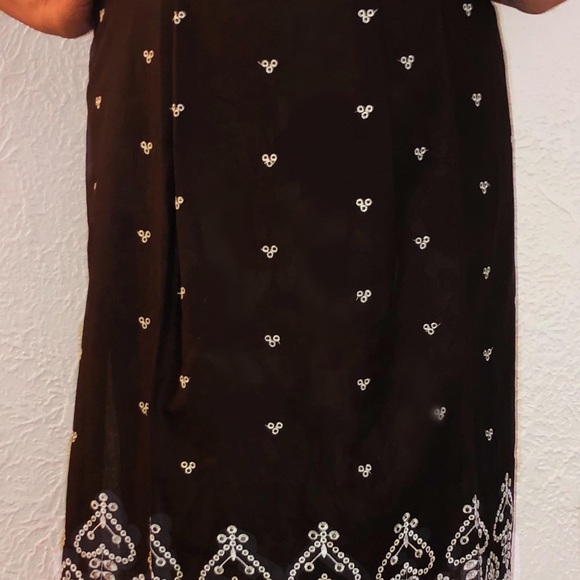 Beautiful Handmade Embroidered Brown Half-Apron - Picture 2 of 2
